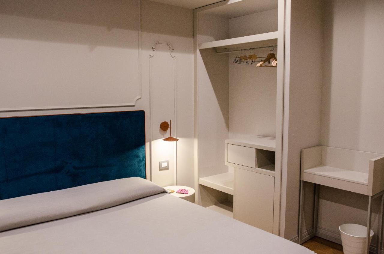 Diecidodici Boutiquerooms Sirolo Exteriör bild