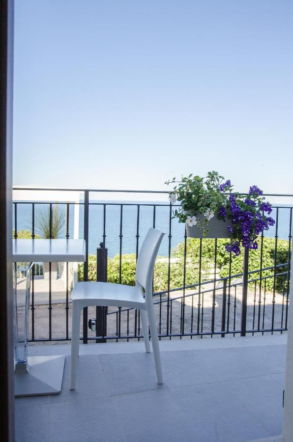 Diecidodici Boutiquerooms Sirolo Exteriör bild