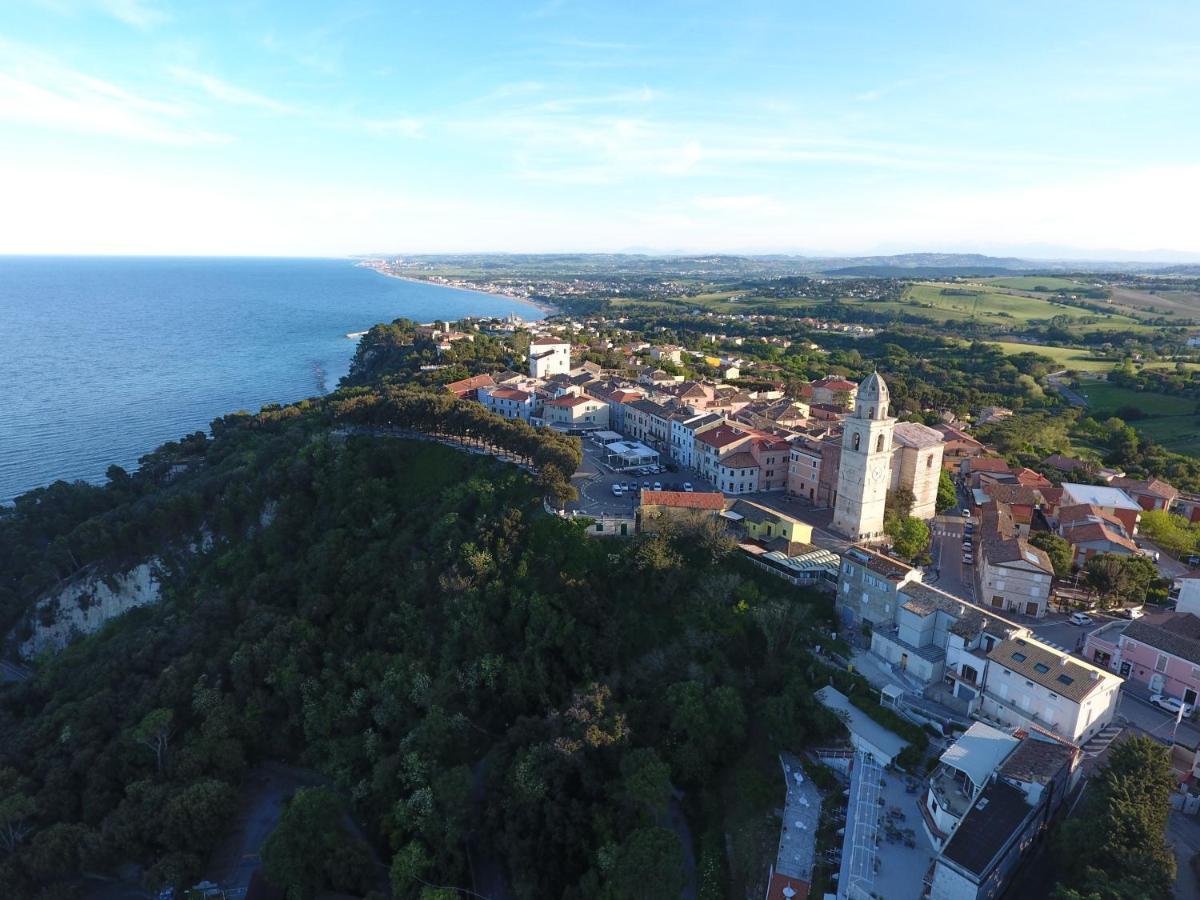 Diecidodici Boutiquerooms Sirolo Exteriör bild