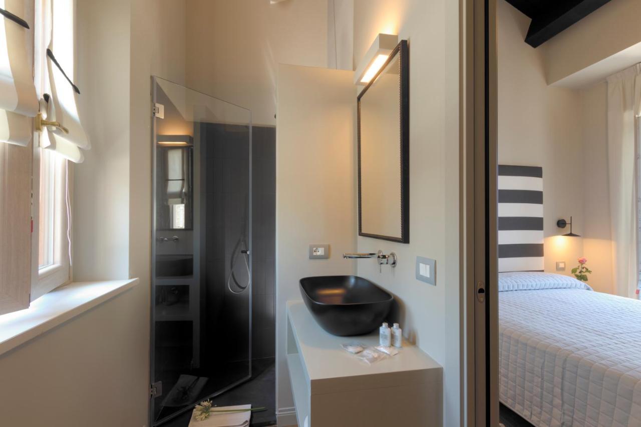 Diecidodici Boutiquerooms Sirolo Exteriör bild