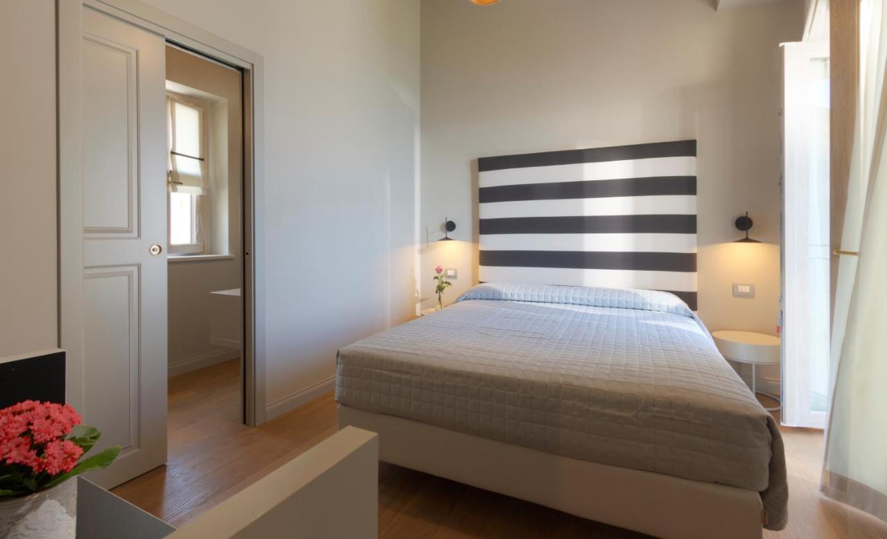 Diecidodici Boutiquerooms Sirolo Exteriör bild