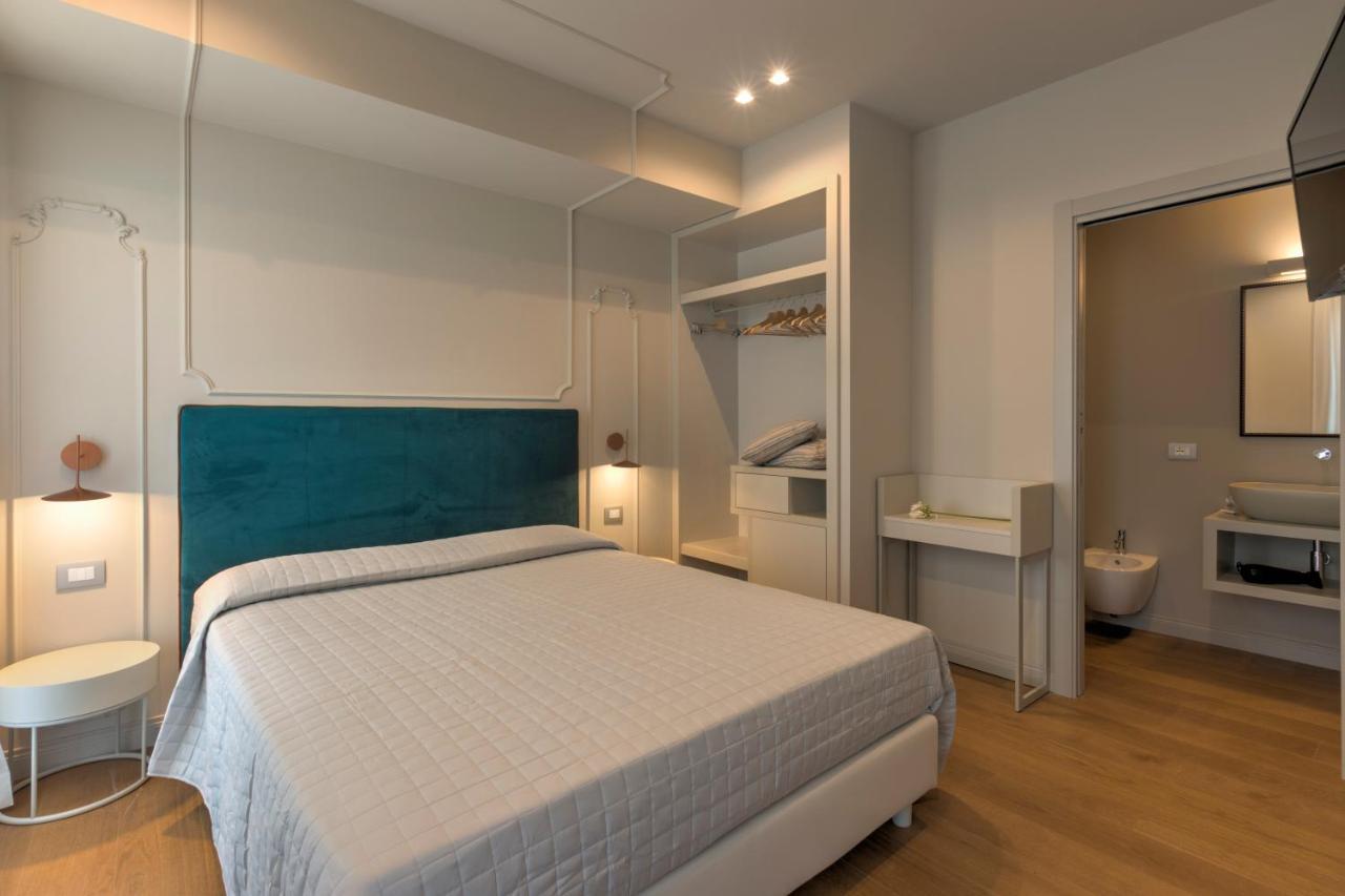 Diecidodici Boutiquerooms Sirolo Exteriör bild